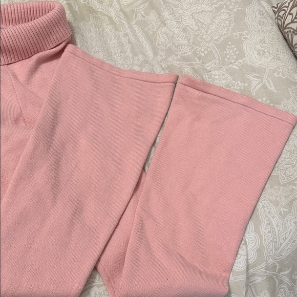 Chic Pink set with fuzzy sleeves and fuzzy hoodie - Picture 5 of 6